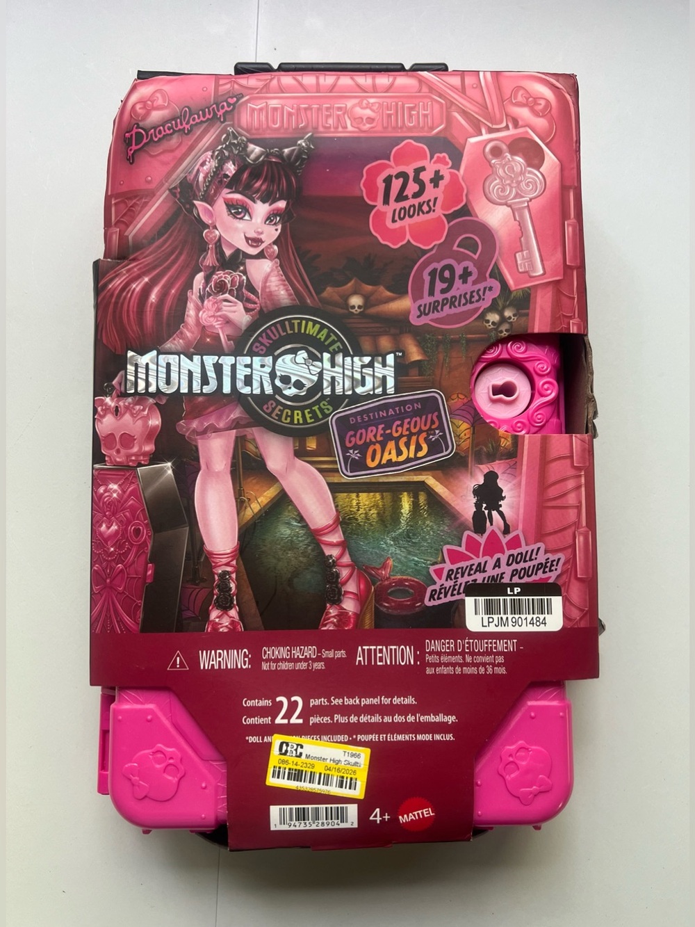 Monster High Skulltimate Secrets Gore-geous
Oasis Playset, Draculaura Doll